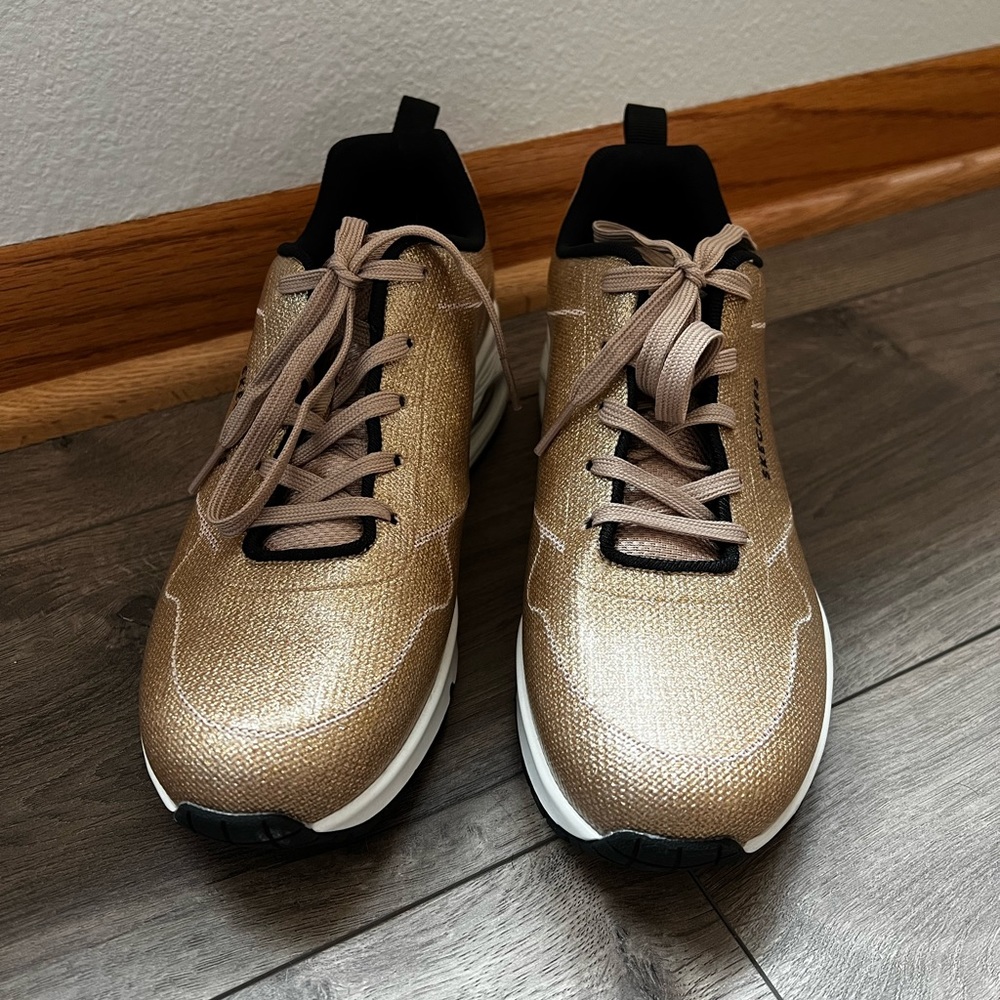 Skechers Tennis Shoes